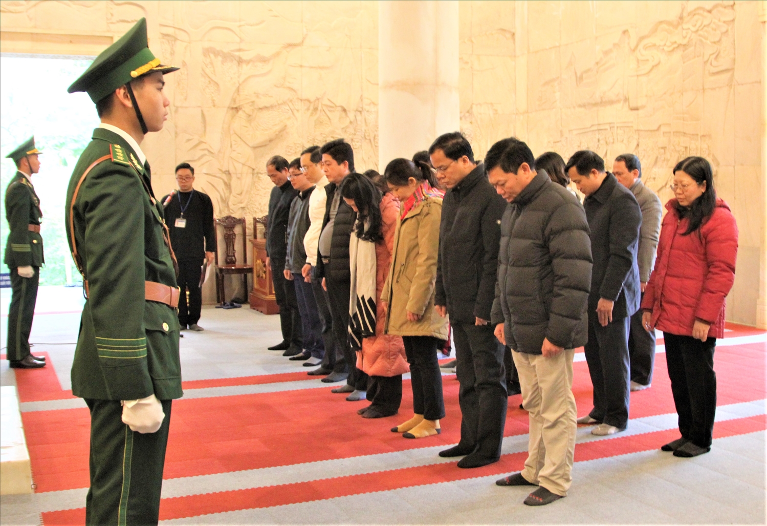 Đoàn công tác của Uỷ ban Dân tộc tới dâng hương tưởng nhớ Chủ tịch Hồ Chí Minh 