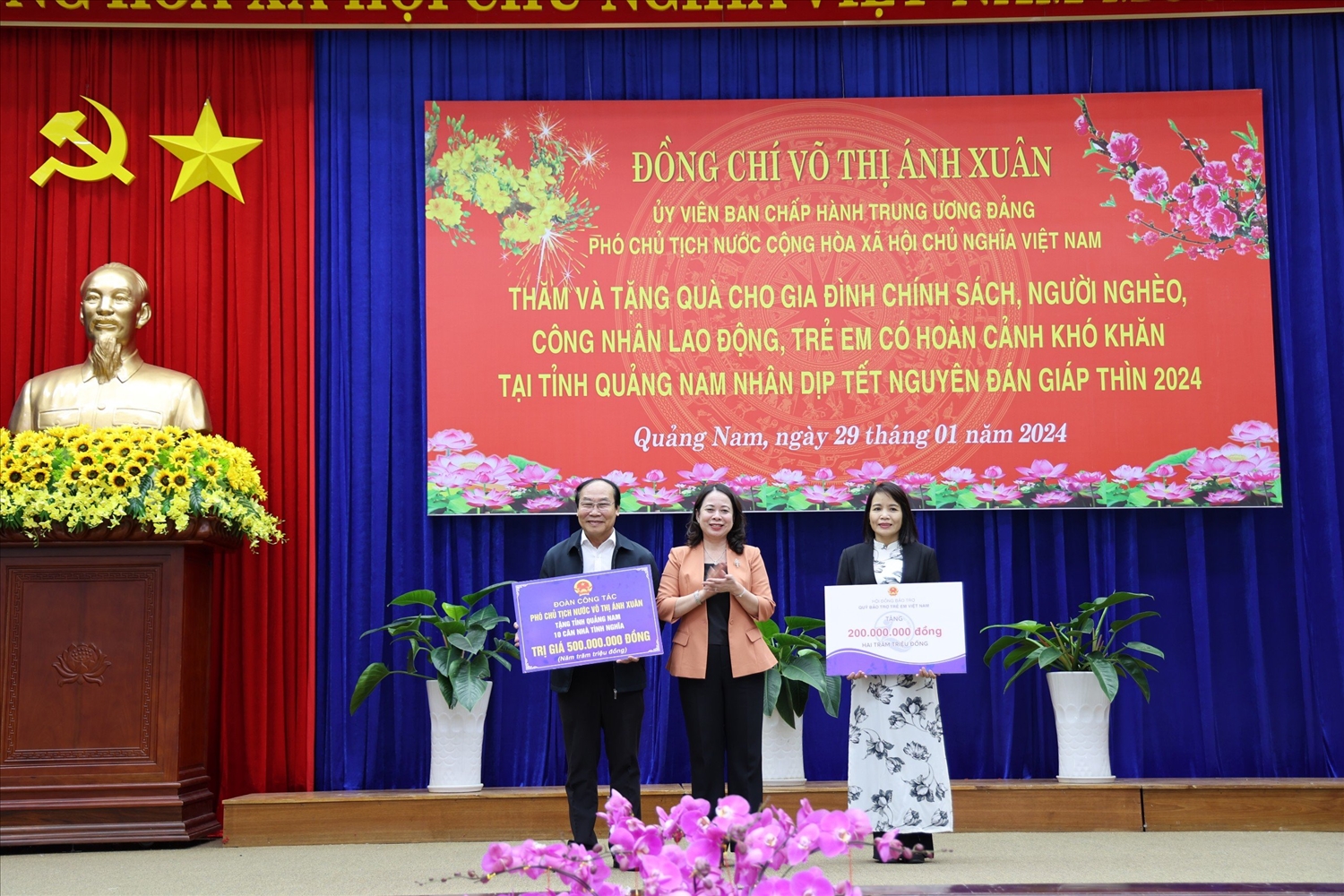 Phó Chủ tịch nước Võ Thị Ánh Xuân tặng 500 triệu đồng hỗ trợ xây dựng nhà tình nghĩa tại Quảng Nam