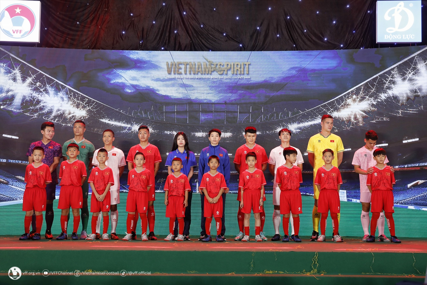 Các cầu thủ của đội tuyển bóng đá quốc gia trong trang phục mới (Ảnh VFF)