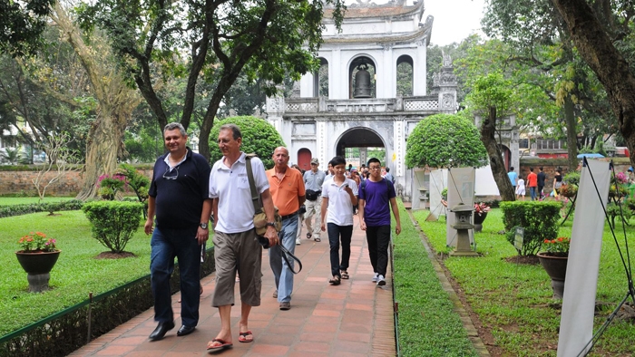 Tổng lượng khách du lịch đến Hà Nội trong năm 2023 đạt 24 triệu lượt (tăng 27% so với năm 2022)