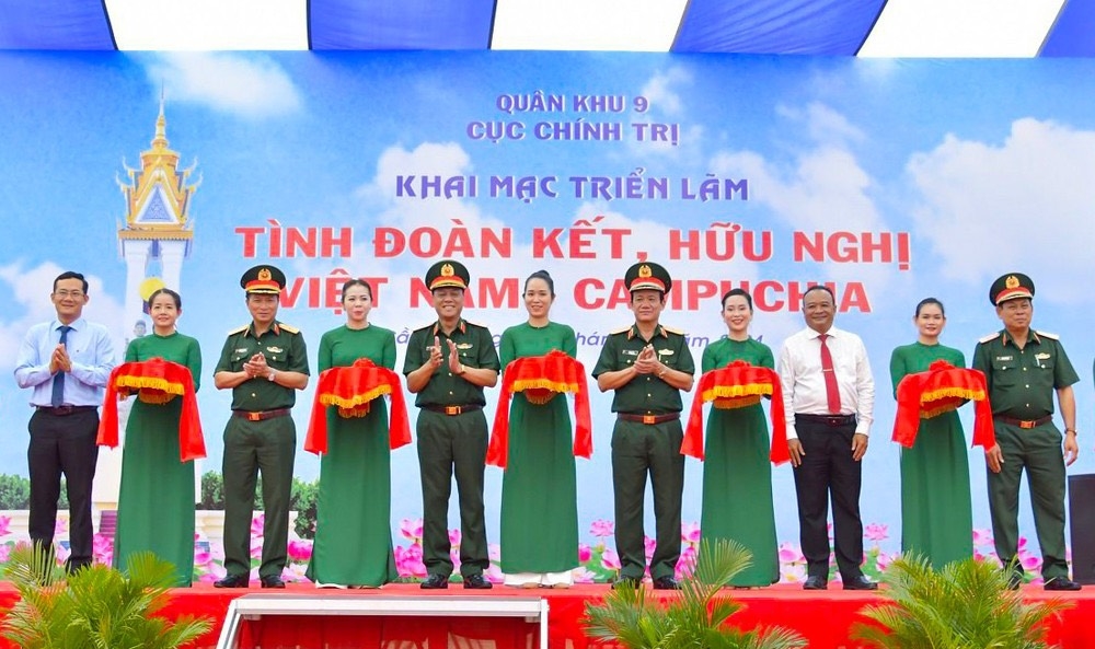 (Tin) Giới thiệu đến công chúng gần 300 tư liệu quý về tình đoàn kết, hữu nghị Việt Nam - Campuchia