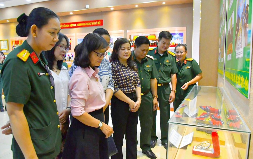 (Tin) Giới thiệu đến công chúng gần 300 tư liệu quý về tình đoàn kết, hữu nghị Việt Nam - Campuchia 1