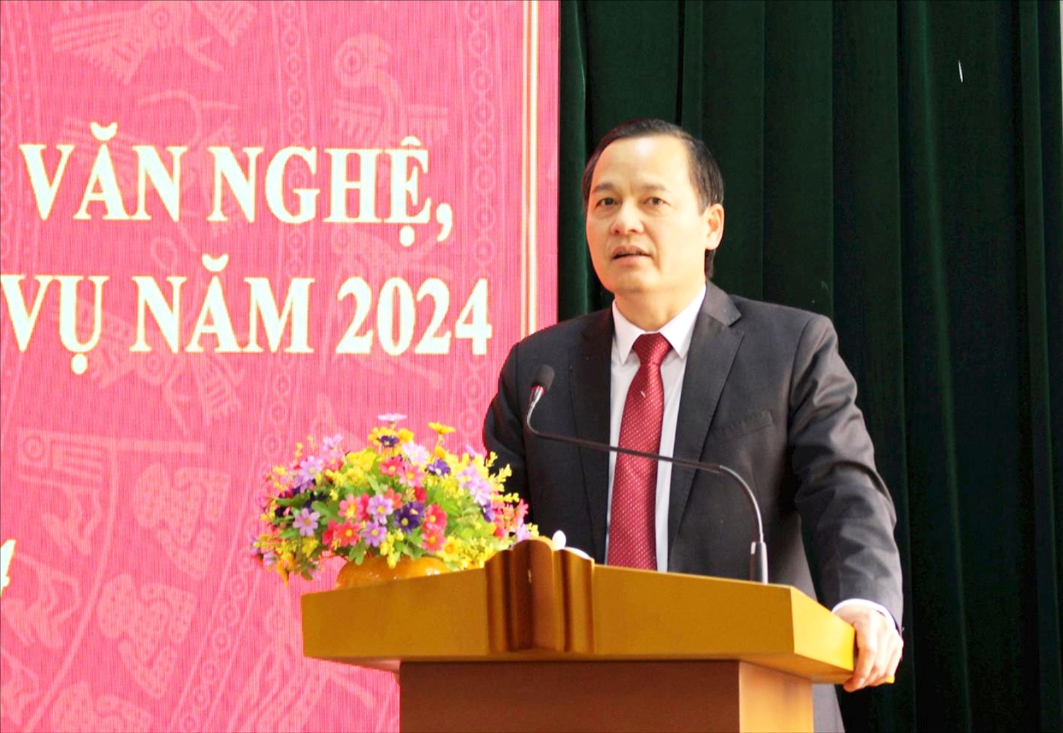 Ông Phùng Quang Hội, Trưởng Ban Tuyên giáo Tỉnh ủy Lạng Sơn phát biểu tại hội nghị