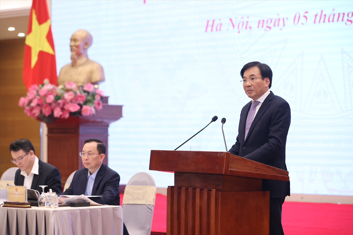 Bộ trưởng, Chủ nhiệm Văn phòng Chính phủ Trần Văn Sơn phát biểu tại Họp báo