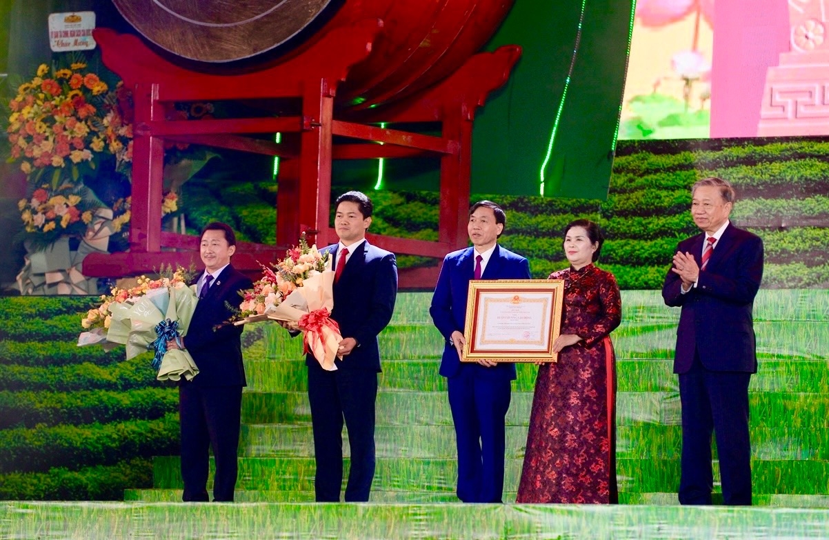 Tỉnh Lai Châu vinh dự đón nhận Huân chương Độc lập hạng Nhất