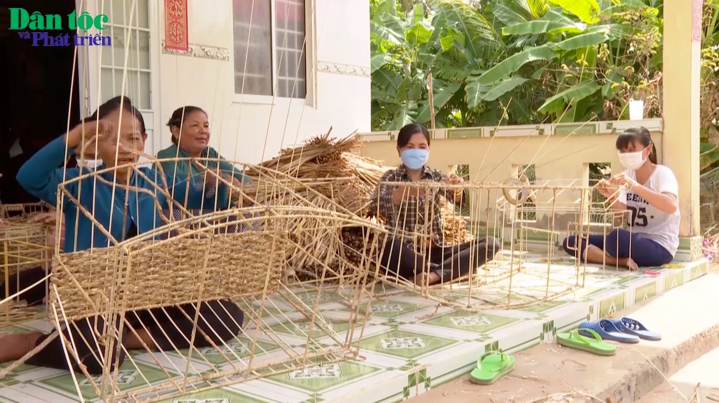 Có mái ấm khang trang, đồng bào Khmer yên tâm phát triển kinh tế gia đình