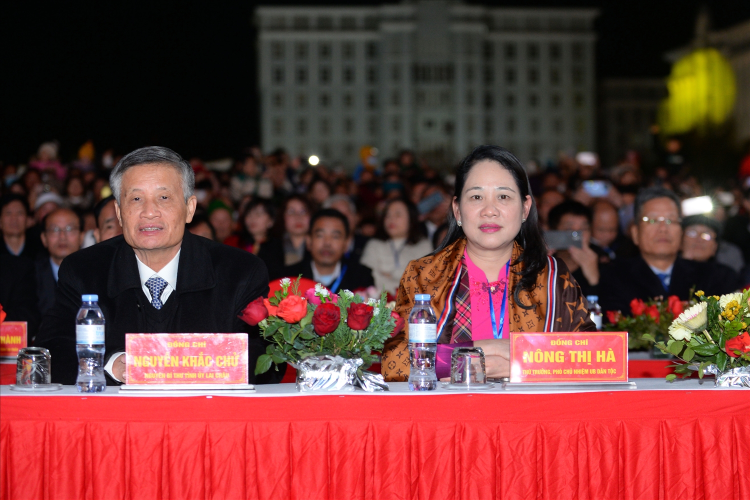 Thứ trưởng Nông Thị Hà và các đại biểu tại buổi lễ