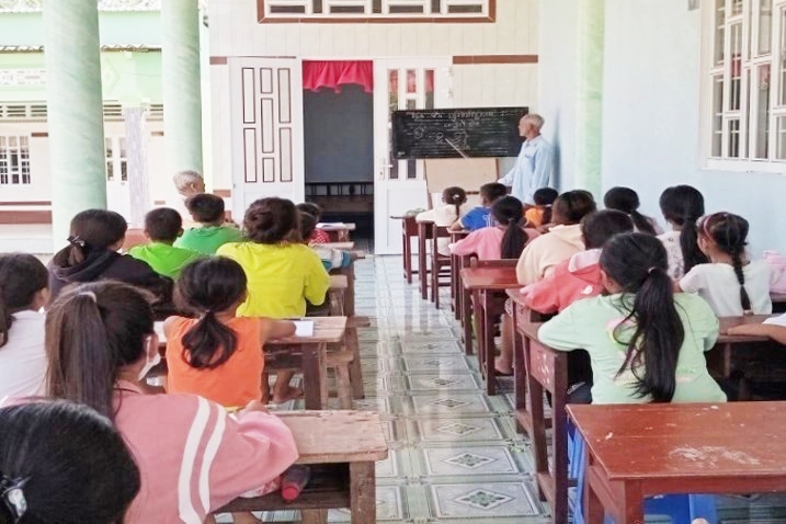Một lớp học chữ cho trẻ em DTTS trên địa bàn tỉnh Cà Mau
