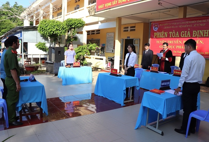 Một phiên tòa giả định, được tổ chức tại thị trấn Tiểu Cần, huyện Tiểu Cần nhằm phổ biến, giáo dục pháp luật trong đồng bào DTTS tại địa phương