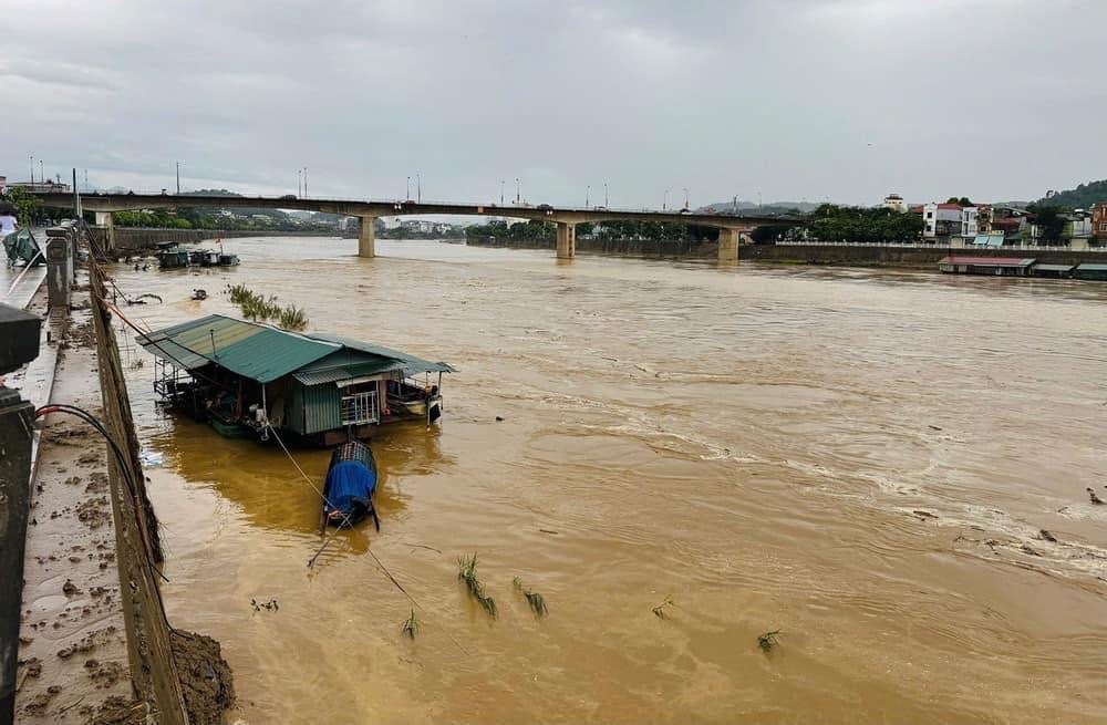 Lũ trên sông Hồng trên mức báo động 1 là 0,04m