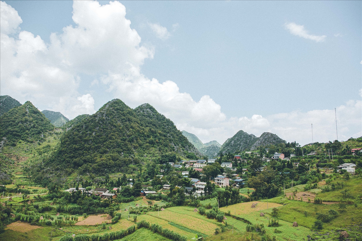 Hệ thống cơ sở vật chất, hạ tầng vùng nông thôn tại tỉnh Hà Giang đang ngày một hoàn thiện nhằm đáp ứng nhu cầu phát triển.