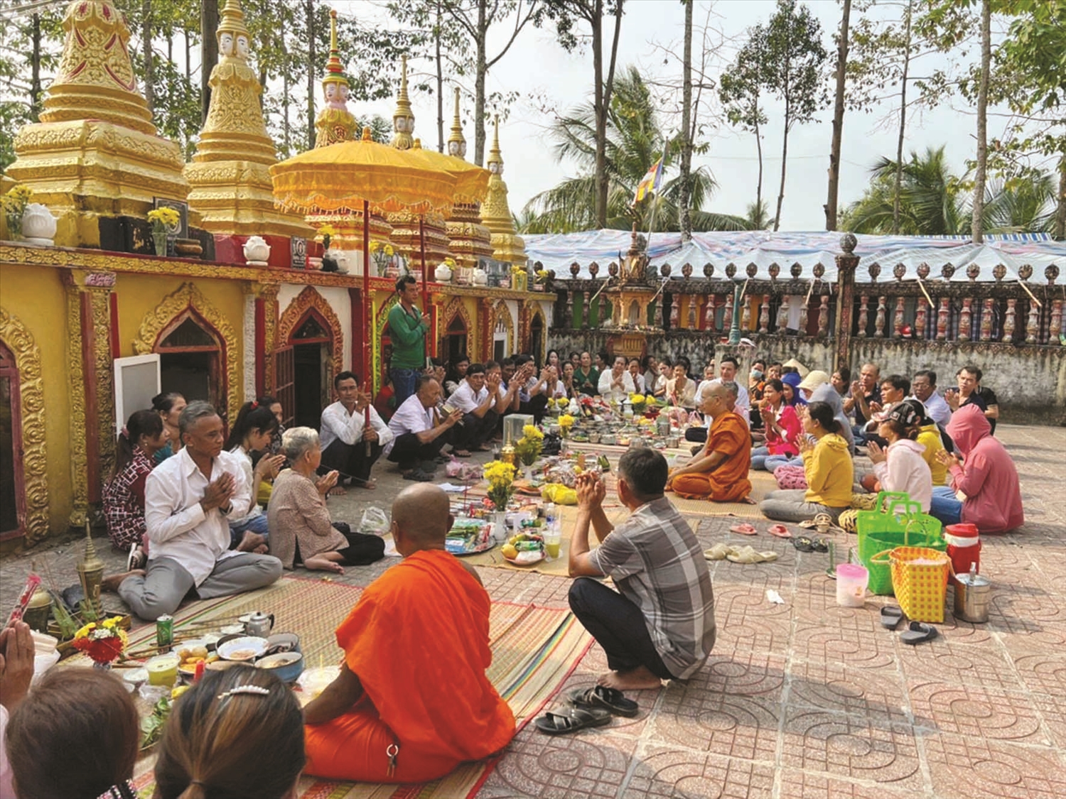 Dân tộc Khmer có nền văn hóa phát triển đa dạng gắn liền với những tín ngưỡng mang sắc thái riêng biệt.