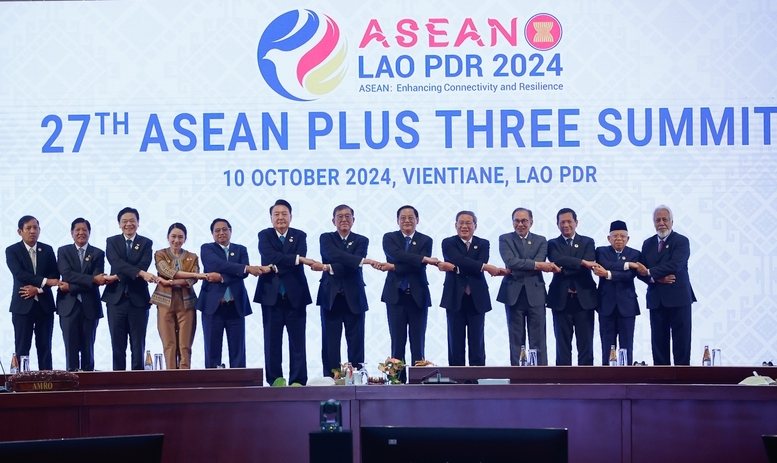 Các lãnh đạo ASEAN và 3 nước Trung Quốc, Nhật Bản, Hàn Quốc dự Hội nghị Cấp cao ASEAN+3 - Ảnh: VGP/Nhật Bắc