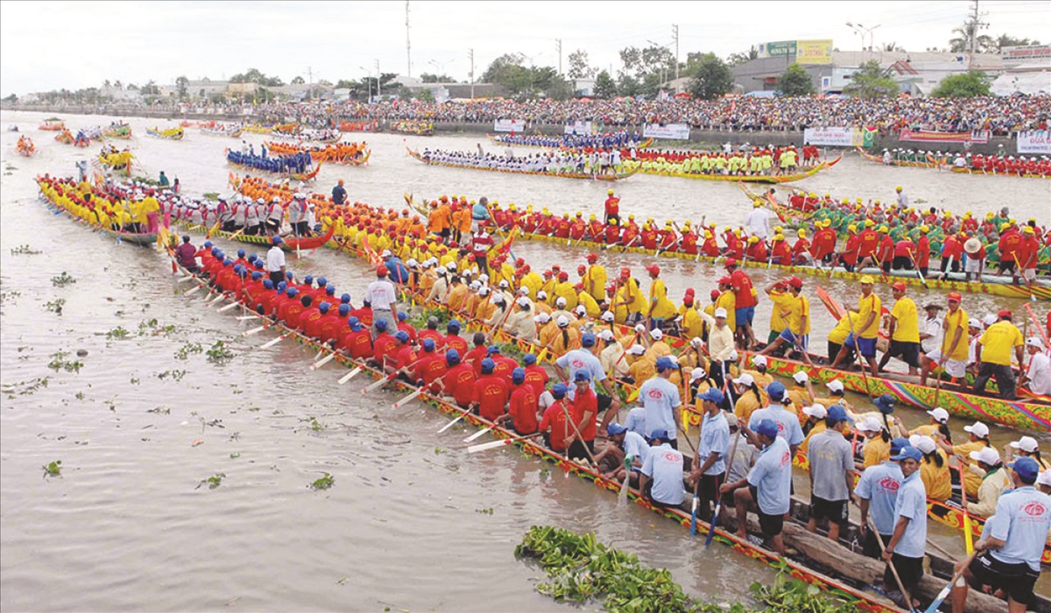  Lễ hội Ooc Om Bok - Đua ghe ngo là một lễ hội truyền thống của đồng bào dân tộc Khmer. Nguồn: dulichsoctrang.org