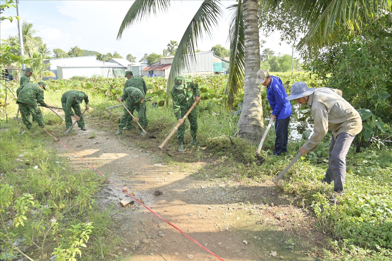 Các chương trình, hoạt động dân sinh do Đồn biên phòng Cửa khẩu Quốc tế Hà Tiên phát động, đều có sự tham gia nhiệt tình của ông Chau Chai