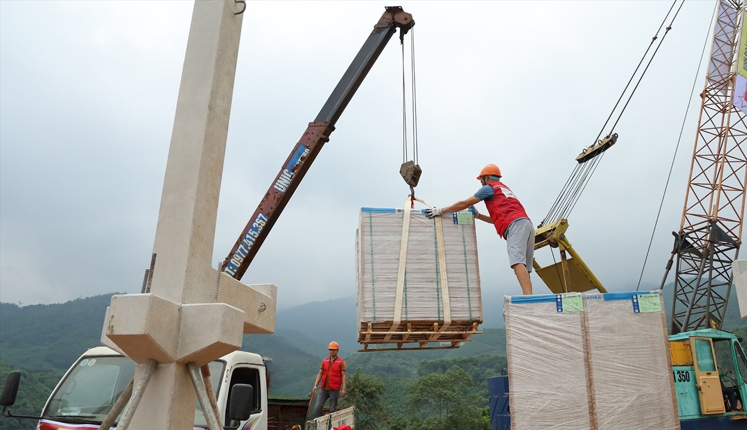 Việc thi công Khu tái định cư đã và đang được triển khai khẩn trương, bảo đảm đúng tiến độ đề ra