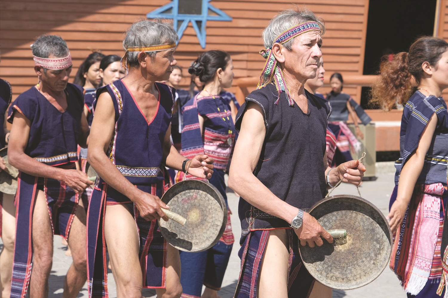 BÁO IN CUỐI THÁNG - Độc đáo Lễ tỉa lúa của đồng bào Ba Na 4