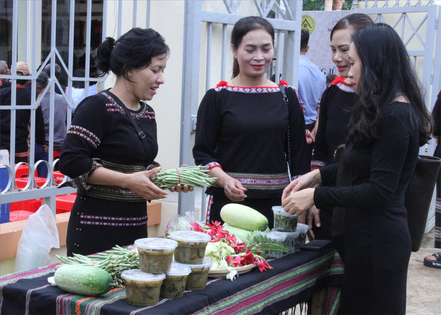 Đến Buôn Tơng Jú khách du lịch được trải nghiệm văn hóa ẩm thực của người Ê Đê