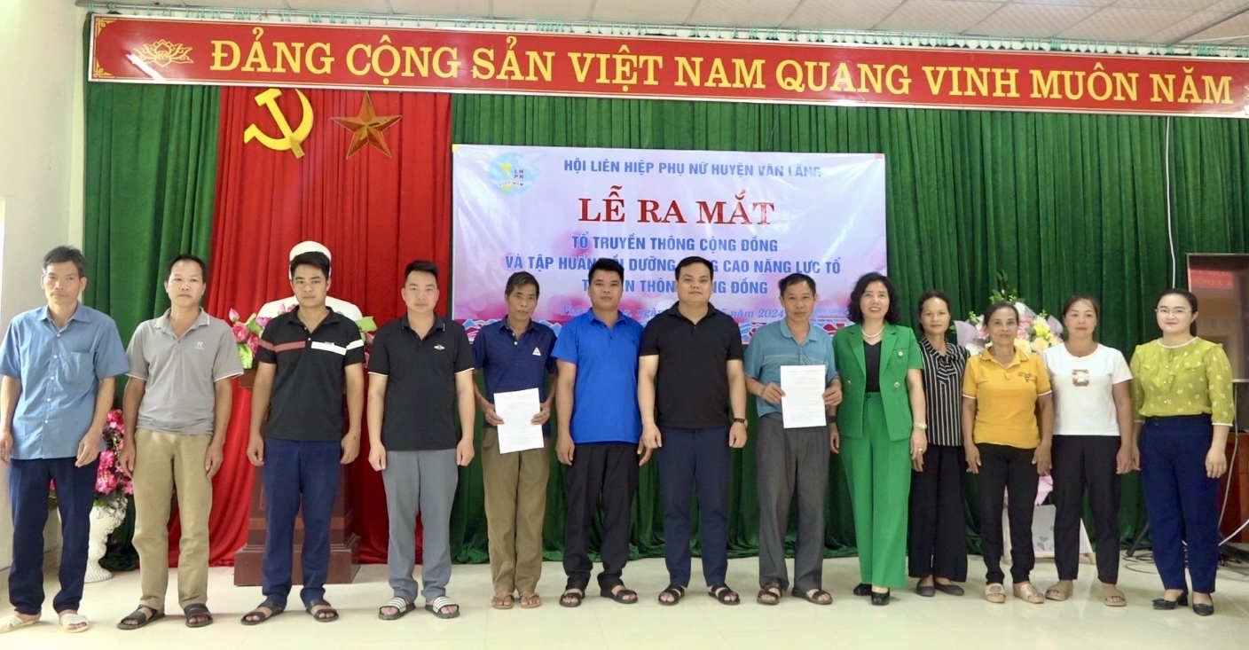 Tổ truyền thông cộng đồng thôn Nà Phân và Nà Vạc, xã Thanh Long, huyện Văn Lãng (Lạng Sơn)- Ảnh MH