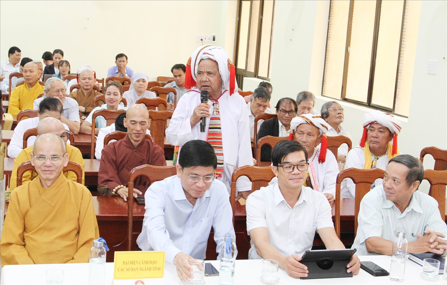 Sư cả Châu Minh Hương, Chủ tịch Hội đồng Sư cả Hồi giáo Bà ni tỉnh Ninh Thuận góp ý về phát triển kinh tế- xã hội tỉnh Ninh Thuận