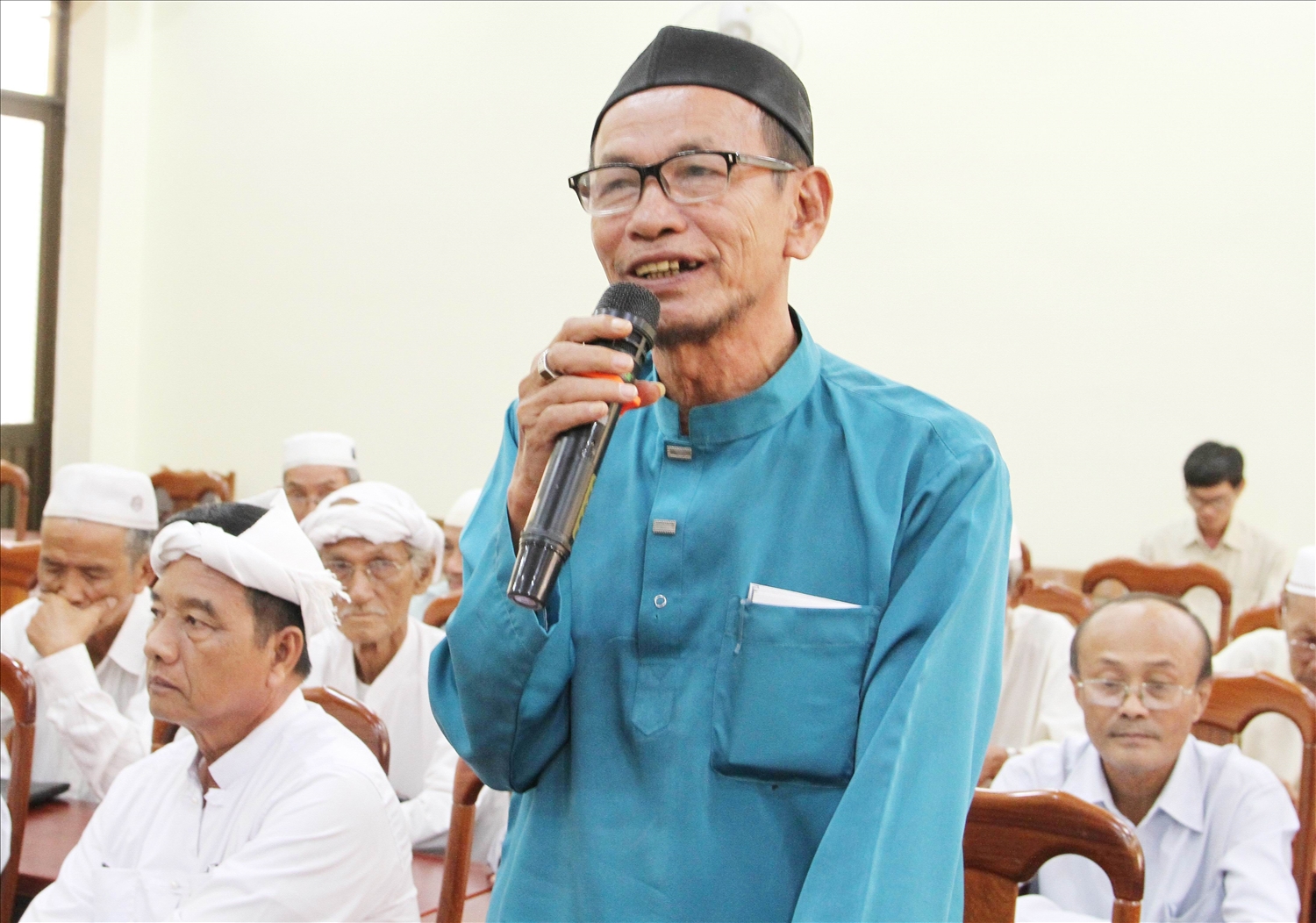 Ông Thành Thanh Tâm, Ban Đại diện Cộng đồng Hồi giáo Islam tỉnh góp ý về chương trình phát triển kinh tế nông nghiệp địa phương.