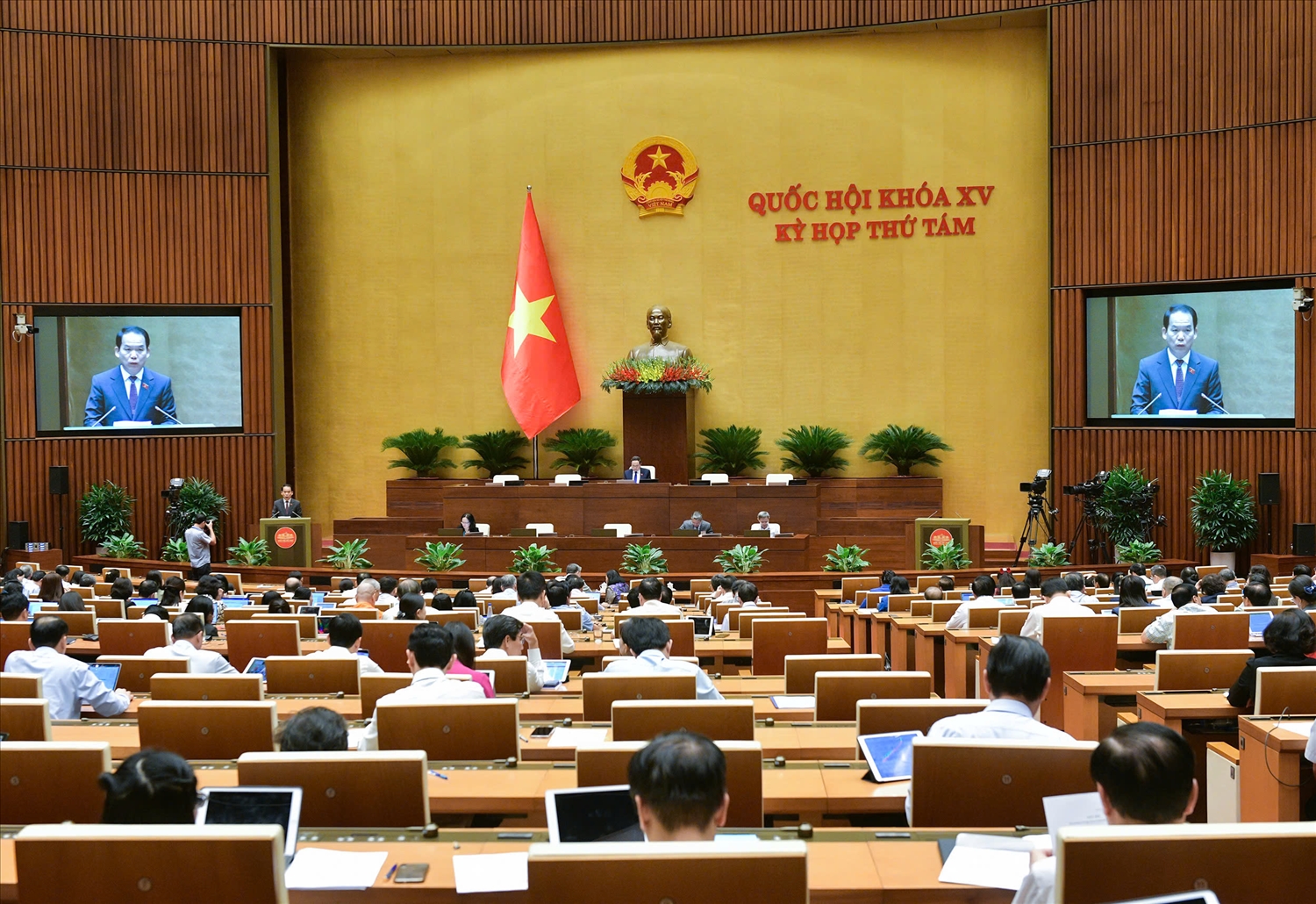 Quang cảnh phiên họp