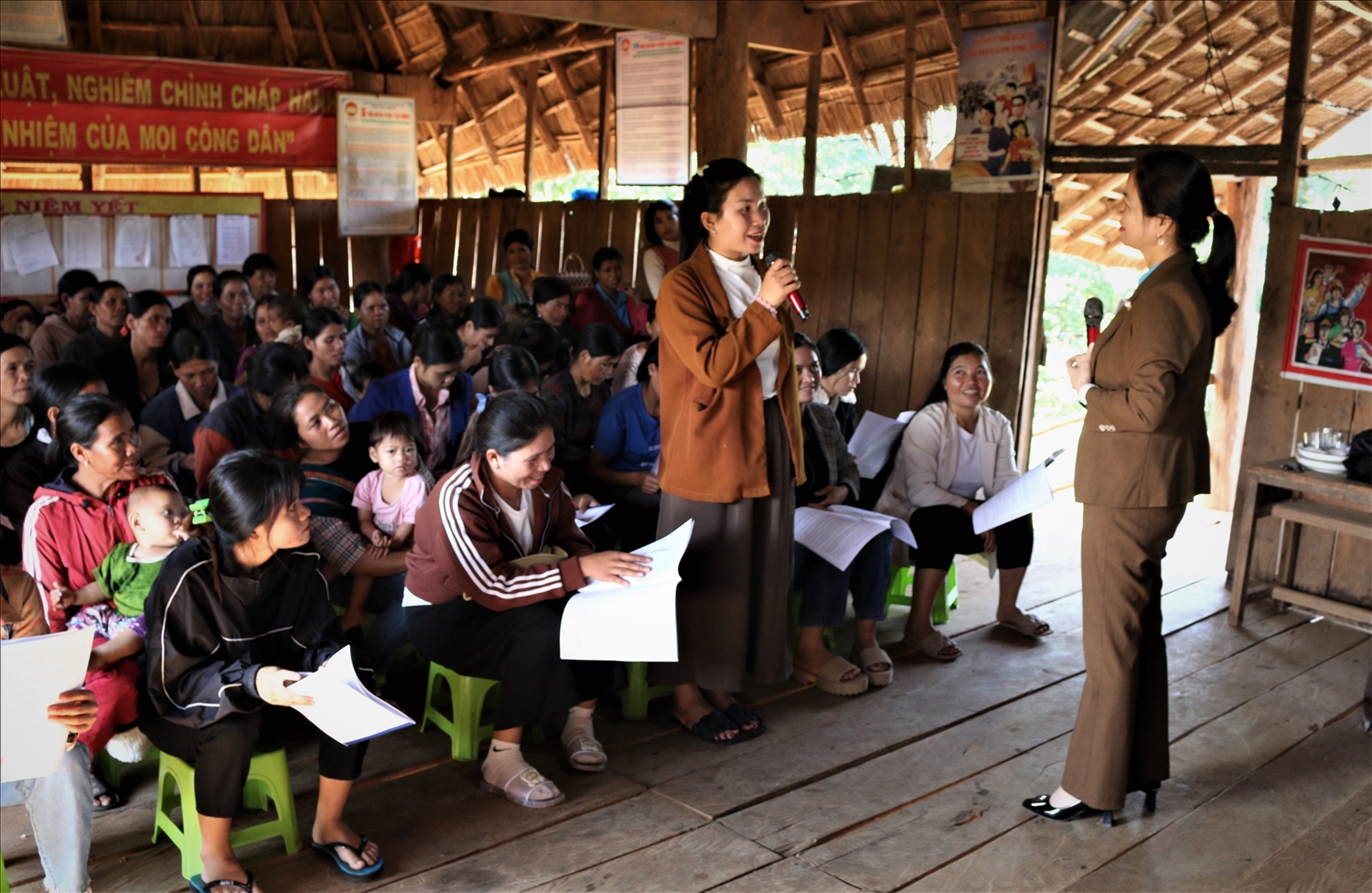 Tổ truyền thông cộng đồng thôn Tua Team, xã Đăk Long, huyện Đăk Hà tổ chức buổi tuyên truyền về bình đẳng giới 