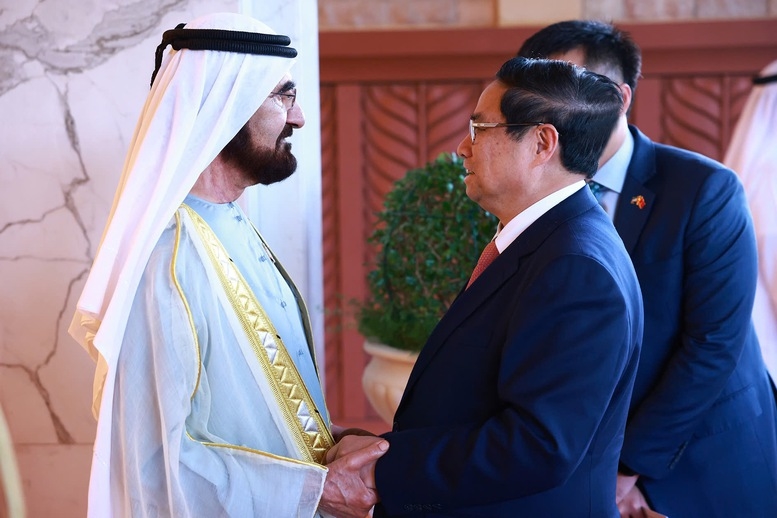 Thủ tướng Chính phủ Phạm Minh Chính và Phó Tổng thống kiêm Thủ tướng UAE Sheikh Mohammed bin Rashid Al Maktoum - Ảnh: VGP/Nhật Bắc