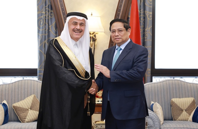 Thủ tướng Phạm Minh Chính và ông Amin Al-Nasser, Chủ tịch kiêm Tổng Giám đốc Tập đoàn Dầu khí Saudi Arabia (Saudi Aramco) - Ảnh: VGP/Nhật Bắc