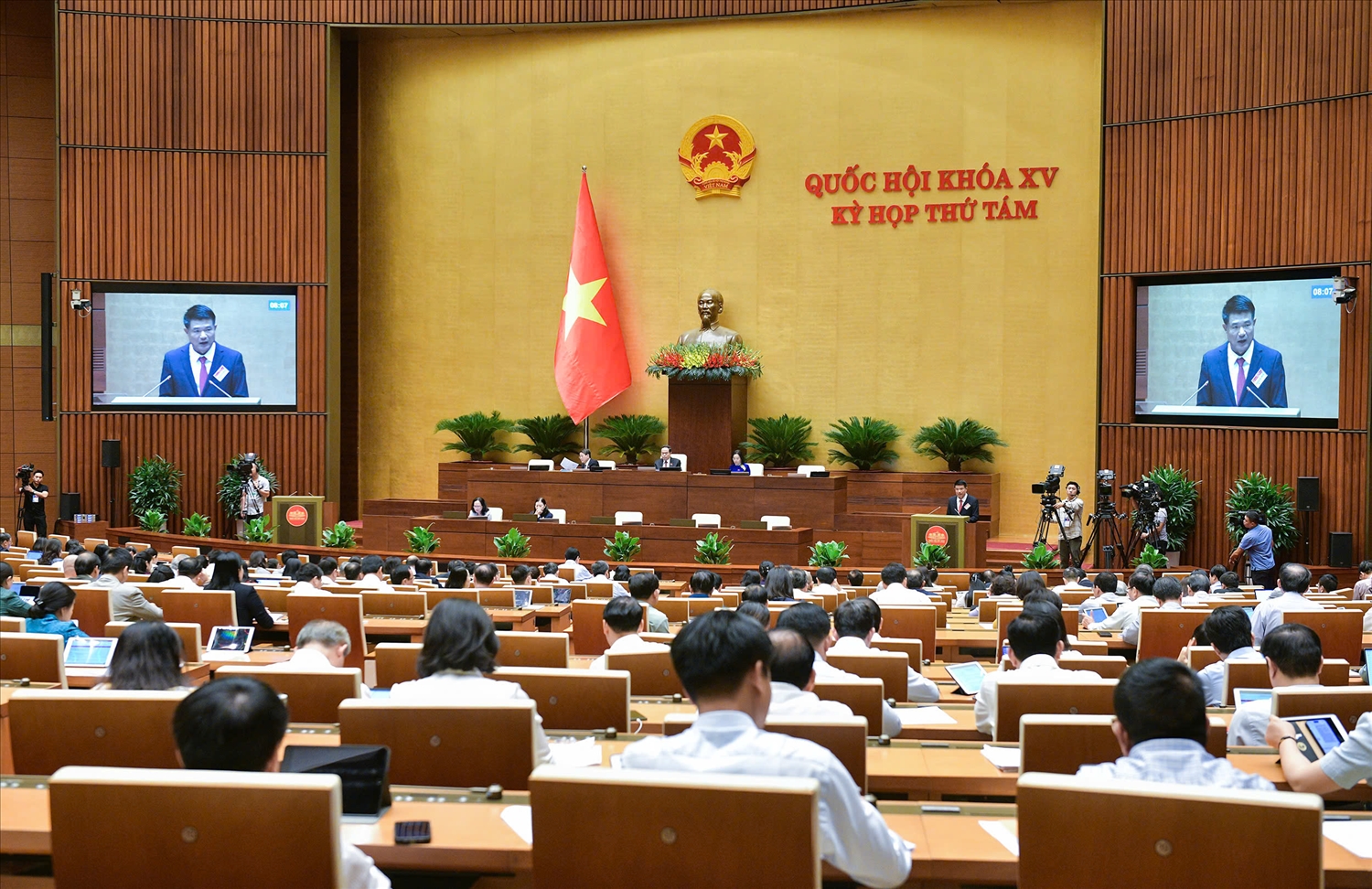 Quang cảnh phiên họp