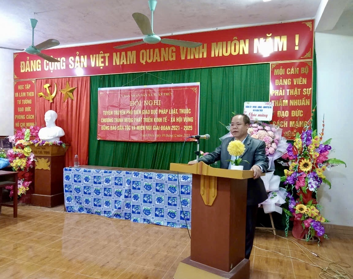 Ông Bùi Văn Nam - Công chức Tư pháp - Hộ tịch tuyên truyền, phổ biến giáo dục pháp luật trên địa bàn xã