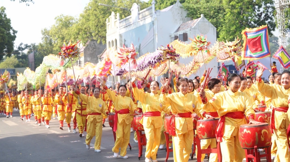 (Tin tổng hợp) Tái hiện các lễ hội truyền thống đặc sắc của Thủ đô tại hồ Hoàn Kiếm 1