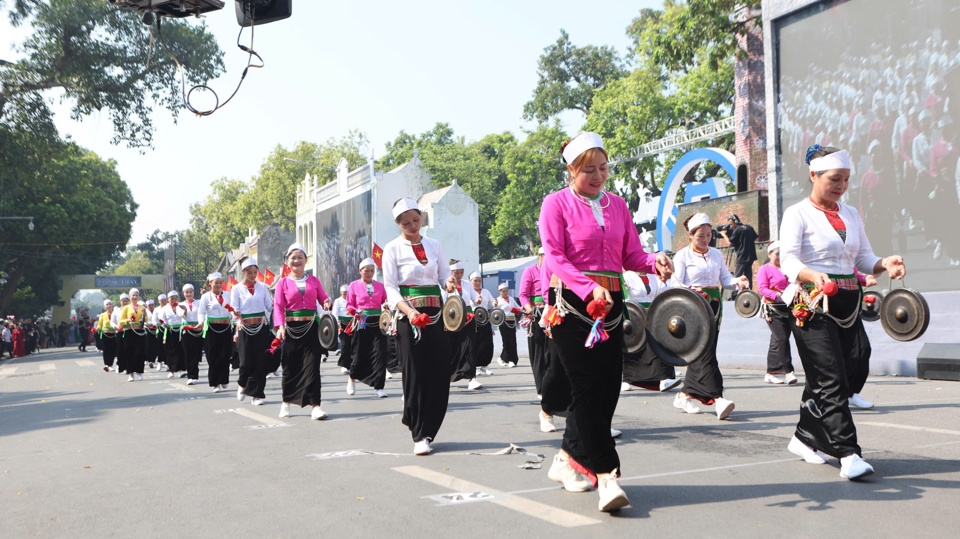 (Tin tổng hợp) Tái hiện các lễ hội truyền thống đặc sắc của Thủ đô tại hồ Hoàn Kiếm 16