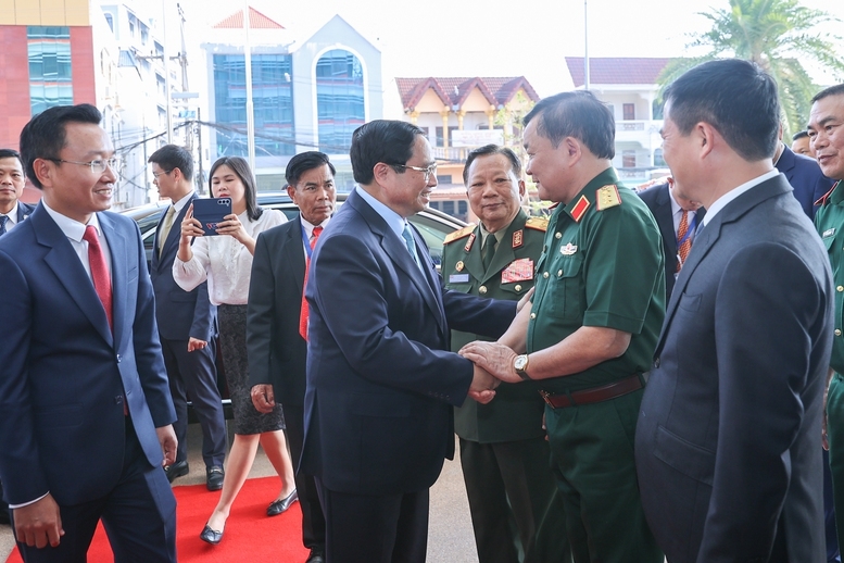 Thủ tướng Phạm Minh Chính tới thăm, làm việc tại Công ty Star Telecom (Unitel) - liên doanh của Tập đoàn Công nghiệp-Viễn thông Quân đội (Viettel) tại Lào - Ảnh: VGP/Nhật Bắc