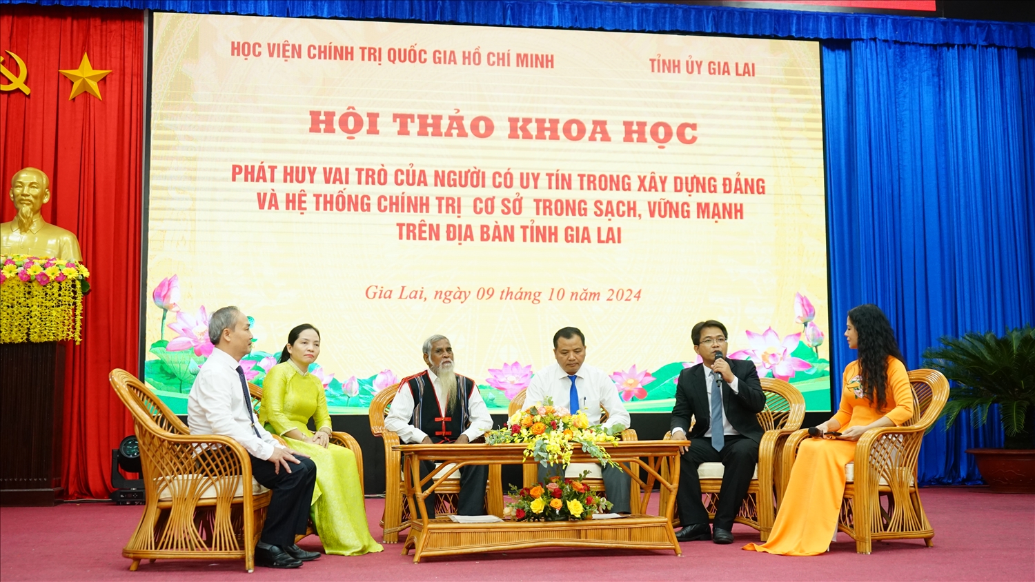 Các đại biểu tham gia thảo luận, trao đổi bàn tròn tại Hội thảo