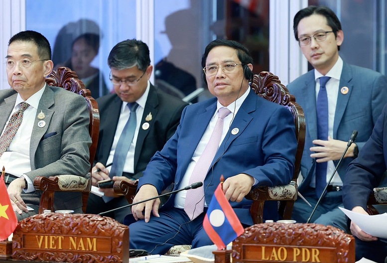 Tại phiên đối thoại với Thanh niên ASEAN, Thủ tướng cho biết Việt Nam cùng các nước nhấn mạnh thanh niên là lực lượng to lớn, tài sản quý giá và niềm hy vọng của tương lai khu vực - Ảnh: VGP/Nhật Bắc