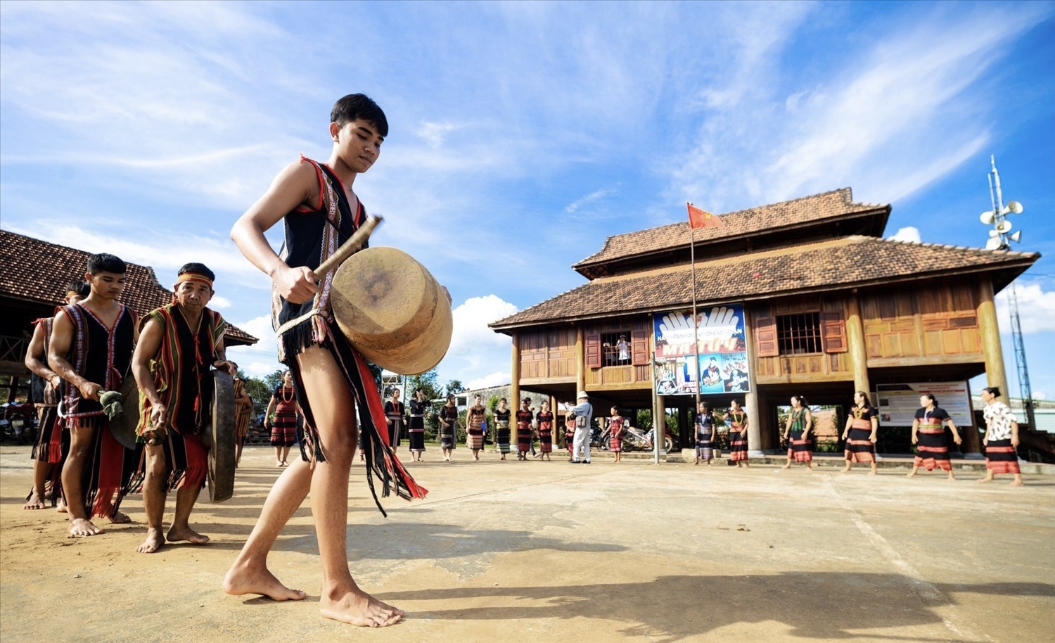 Với sự quan tâm đầu tư của Đảng, Nhà nước, người Brâu ở làng Đăk Mế, xã Pờ Y bảo tồn được những giá trị văn hóa truyền thống