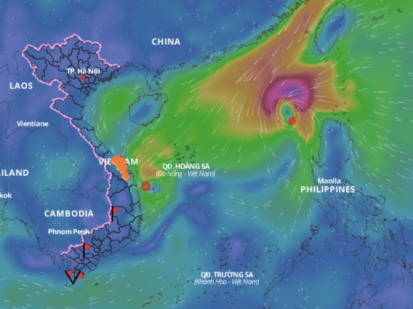 Trong đêm 13/11, vùng biển phía Bắc Biển Đông có gió mạnh cấp 6 - 7, vùng gần tâm bão đi qua cấp 8 - 10, giật cấp 12.