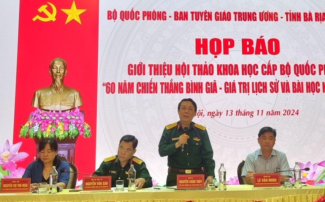 Quang cảnh họp báo.