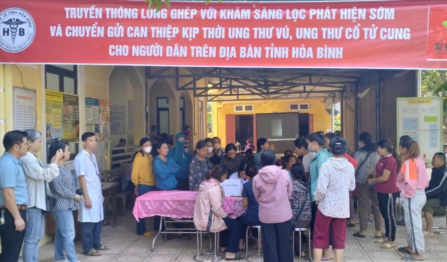 Truyền thông lồng ghép với khám sàng lọc phát hiện sớm và can thiệp kịp thời ung thư vú, ung thư cổ tử cung tại các xã vùng đồng bào DTTS huyện Đà Bắc