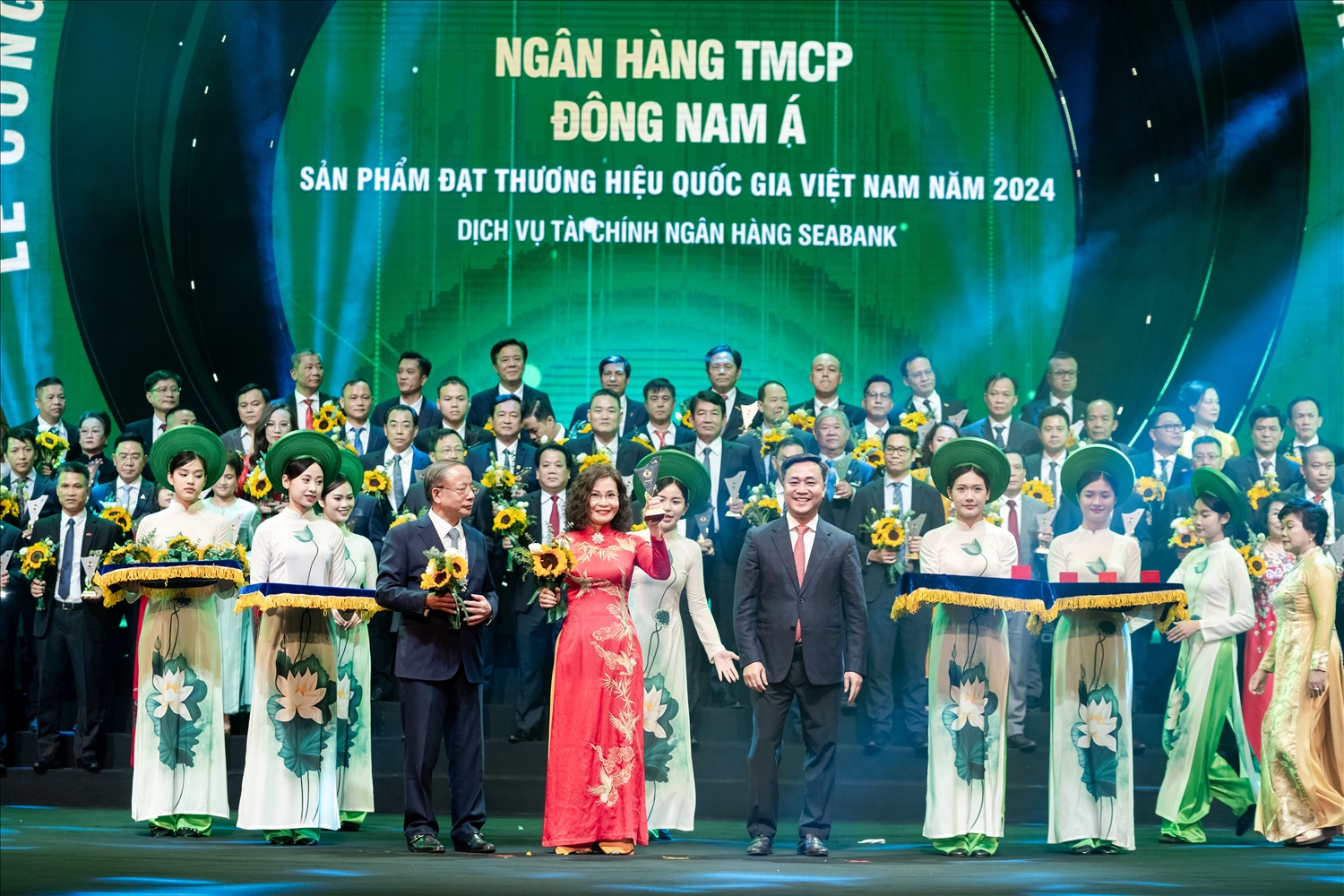 Tại Lễ vinh danh Thương hiệu Quốc gia Việt Nam do Bộ Công thương chủ trì tổ chức, SeABank vinh dự lần thứ 3 liên tiếp được Hội đồng bình chọn và trao giải dành cho hạng mục Dịch vụ Tài chính ngân hàng