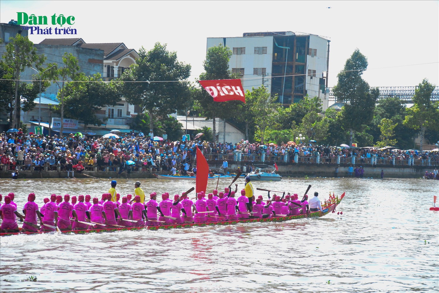 Khoảnh khắc về đích