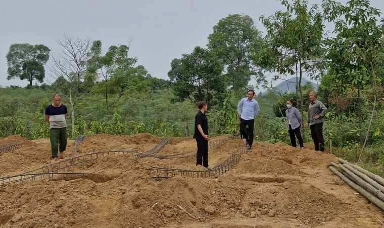 Khởi công làm nhà ở cho 12 hộ dân ở khu tái định cư tập trung của xã Tân Hương, huyện Yên Bình.