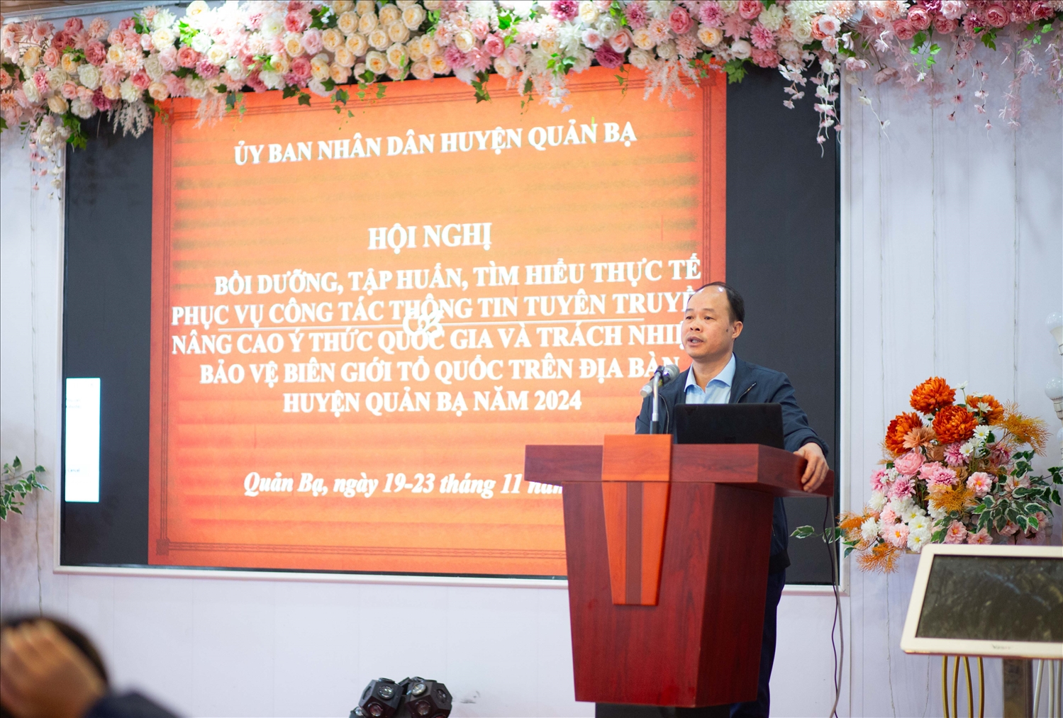 Ông Viên Quan Chương , Trưởng Phòng Dân tộc huyện Quản Bạ, tỉnh Hà Giang phát biểu khai mạc Hội nghị