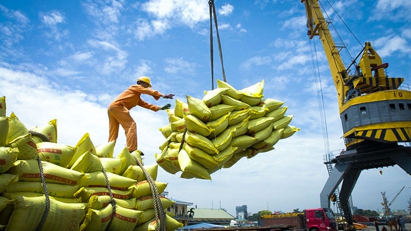 Bộ Công thương tập trung hỗ trợ các DN thực phẩm Việt Nam nắm bắt xu hướng và thực hiện chuyển đổi chuỗi sản xuất nhằm đáp ứng các tiêu chuẩn về sản xuất xanh, xuất khẩu xanh, bền vững. 