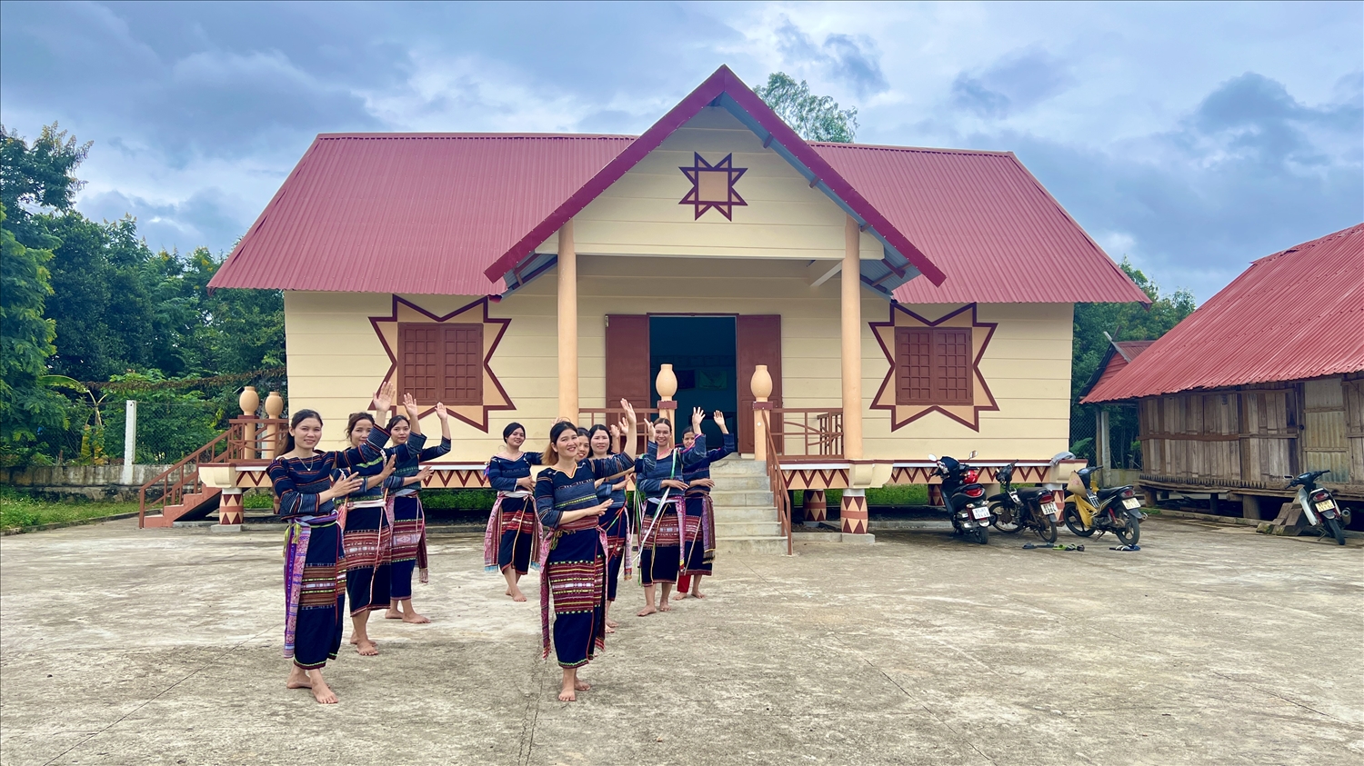 Tổ truyền thông cộng đồng được thành lập tại các thôn, làng đặc biệt khó khăn của huyện Kbang đã giúp người dân thay đổi nếp nghĩ cách làm, xây dựng cuộc sống tốt đẹp hơn