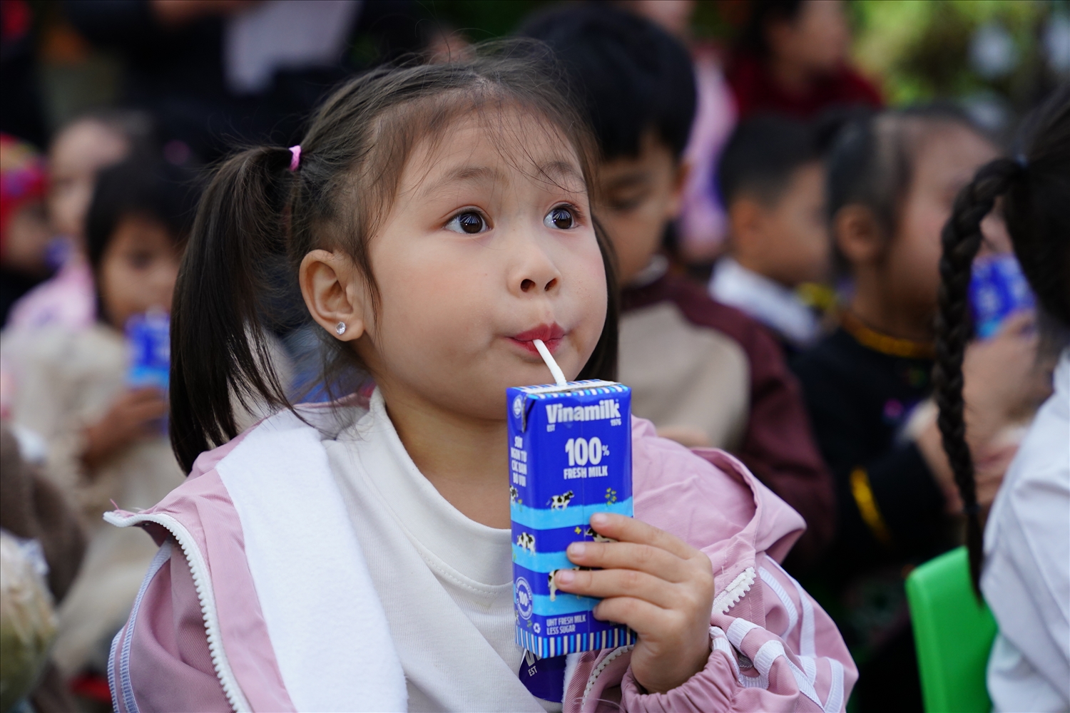 (BÀI CĐ BÙI HẠ) "Hộp quà bất ngờ" từ Vinamilk và Quỹ sữa dành tặng cho trẻ thơ vùng cao Tuyên Quang 4