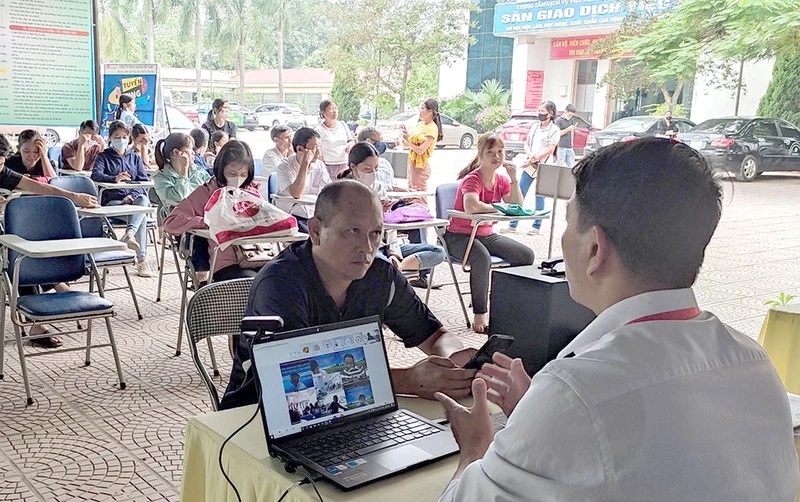 Sàn giao dịch việc làm tỉnh Phú Thọ đã kết nối đưa hàng trăm lao động là đồng bào DTTS đi làm việc tại nước ngoài (Ảnh minh họa).