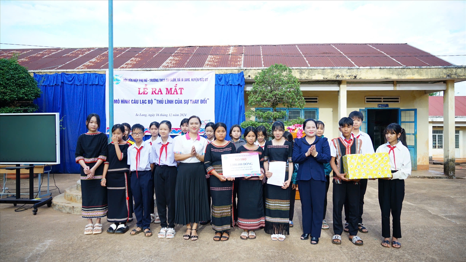 Hội LHPN huyện Đức Cơ ra mắt Câu lạc bộ “Thủ lĩnh của sự thay đổi” của Trường Trung học cơ sở Siu Blễh, xã Ia Lang