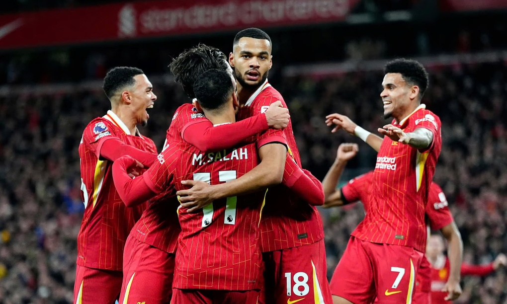 Các cầu thủ Liverpool ăn mừng bàn thắng (Ảnh IT)